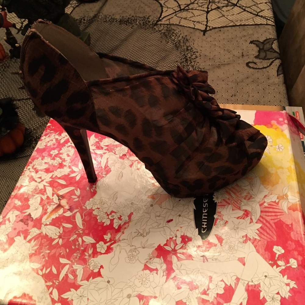 Chinese Laundry Brown Leopard Print Heels